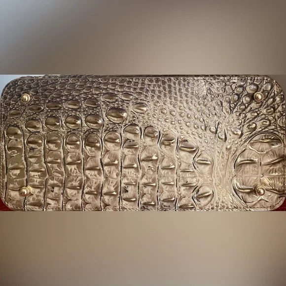 NWT…BRAHMIN… SATCHEL/CROSSBODY
CROCODILE/ALLIGATOR EMBOSSED HANDBAGE - Picture 3 of 16